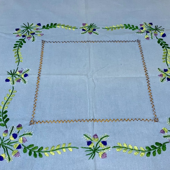 🪻April Cornell-Embroidered Cotton Tablecloth - Picture 9 of 15